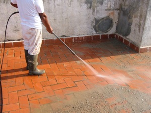 Limpieza de suelo de terraza utilizando ácido